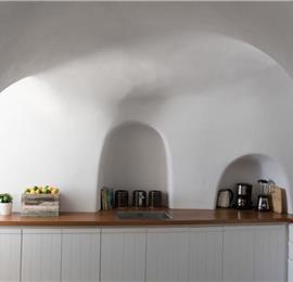 2 Bedroom Villa with Jacuzzi in Imerovigli on Santorini, Sleeps 4